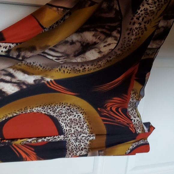 Maxime Paris made dress. Multi colored with attractive sleeves and hem. - Picture 3 of 8